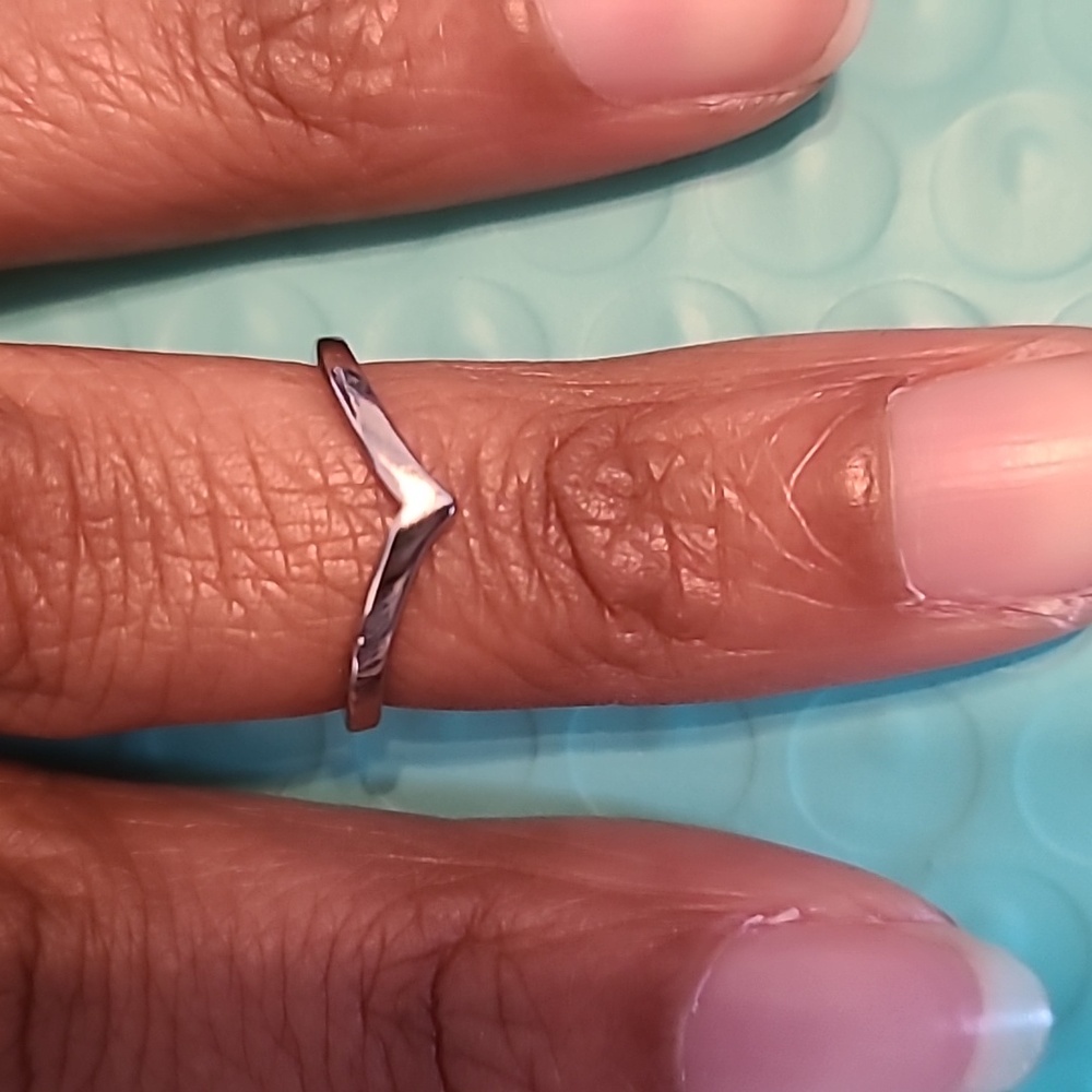 Elegant Silver Chevron Ring